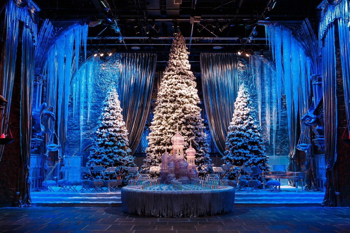 The Yule Ball display during Dinner in the Great Hall.